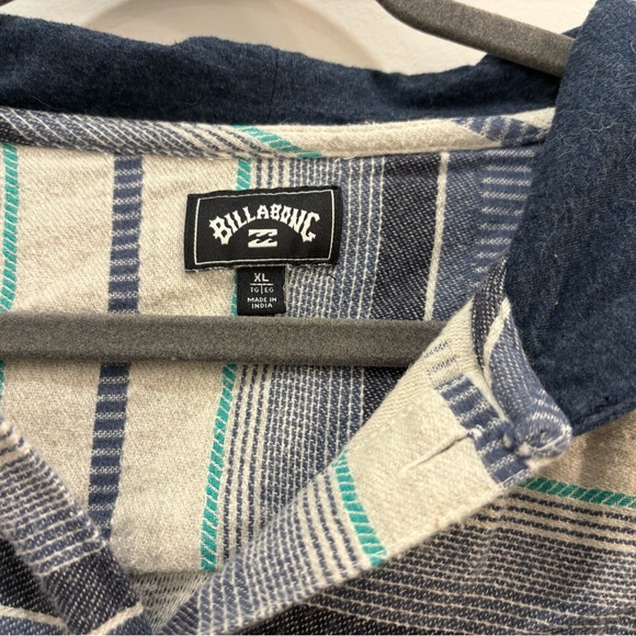 Billabong hooded flannel - Picture 3 of 3
